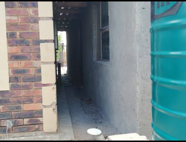 3 BEDROOM HOUSE FOR SALE IN SERALENG